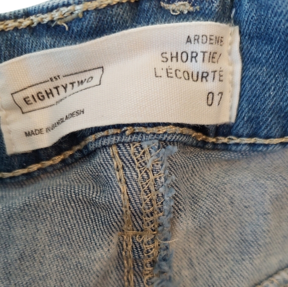 Ardene denim shorts. Light wash. - Picture 4 of 4